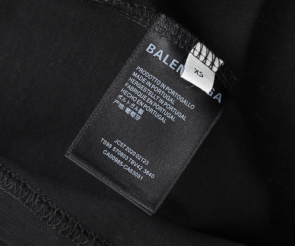 Balenciaga T-Shirt Paris Chest in Black