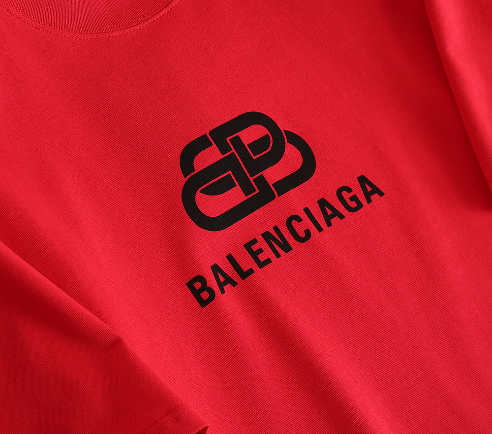 Balenciaga T-Shirt BB Chest in Red