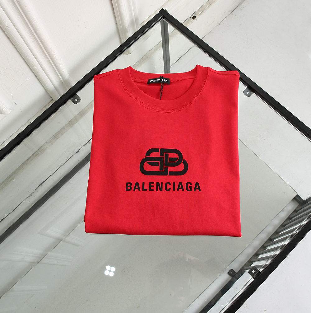 Balenciaga T-Shirt BB Chest in Red