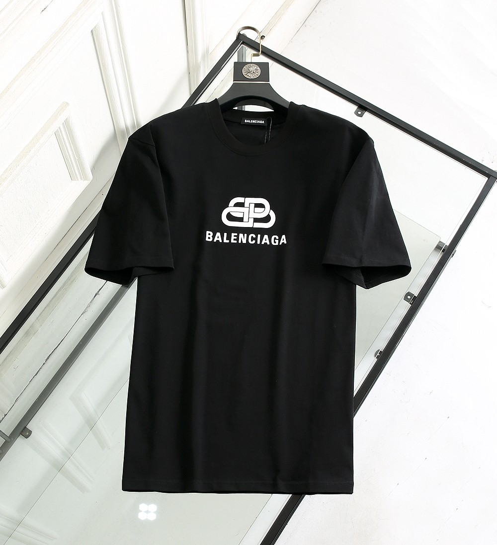 Balenciaga T-Shirt BB Chest in Black