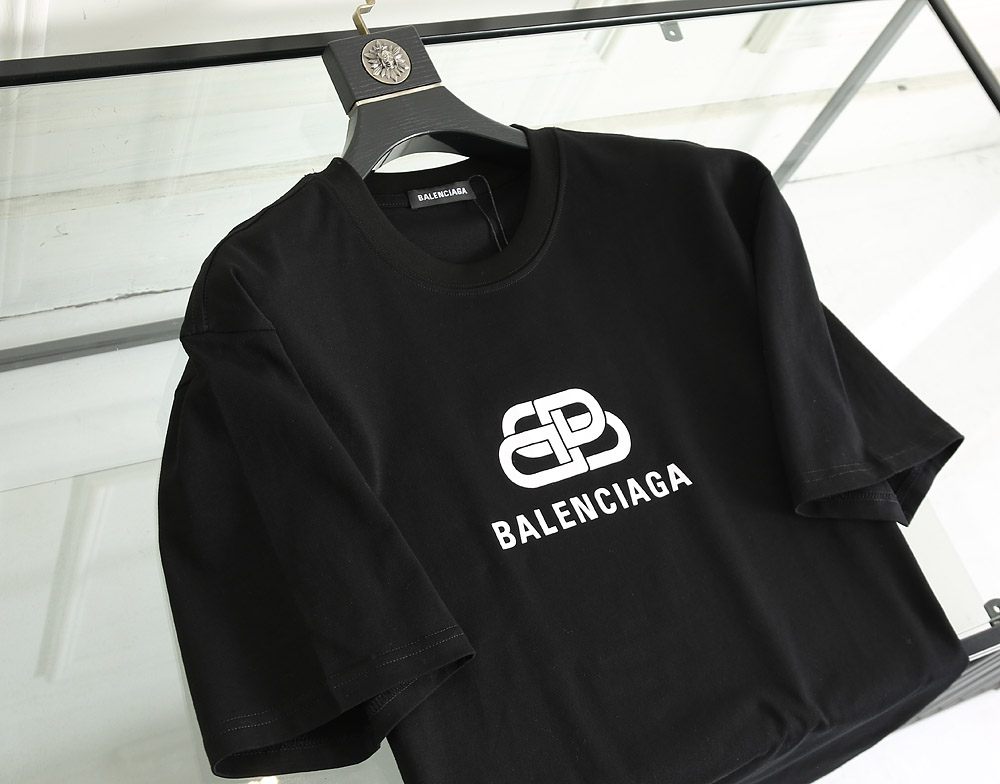 Balenciaga T-Shirt BB Chest in Black