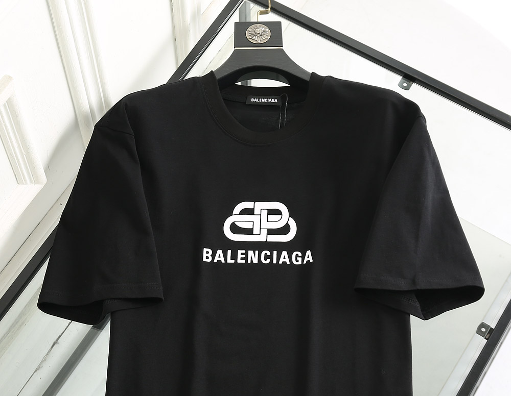 Balenciaga T-Shirt BB Chest in Black