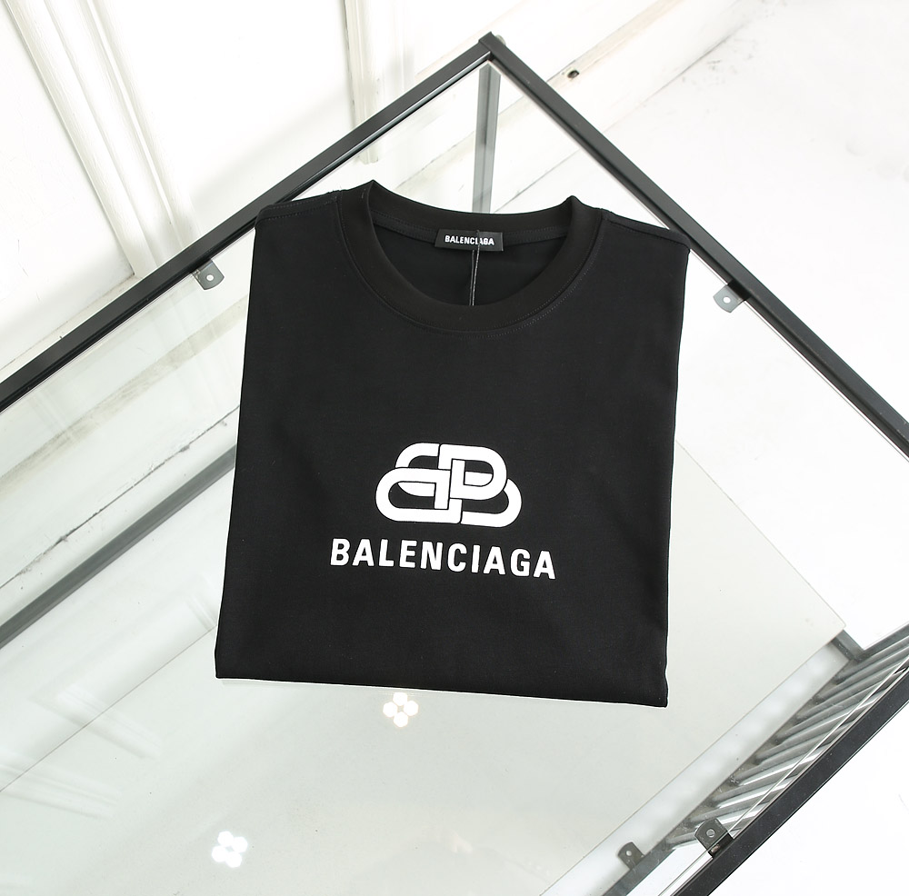 Balenciaga T-Shirt BB Chest in Black