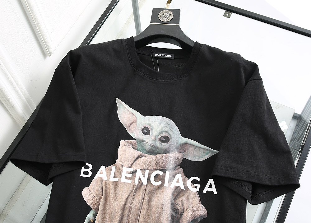 Balenciaga T-Shirt Alien Chest in Black