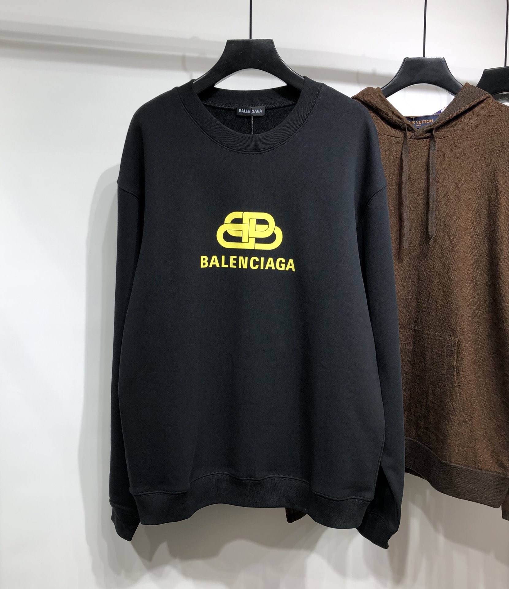 Balenciaga Sweatshirt BB in Black