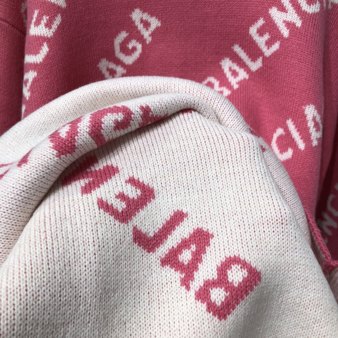 Balenciaga Sweatshirt Allover Logo in Pink