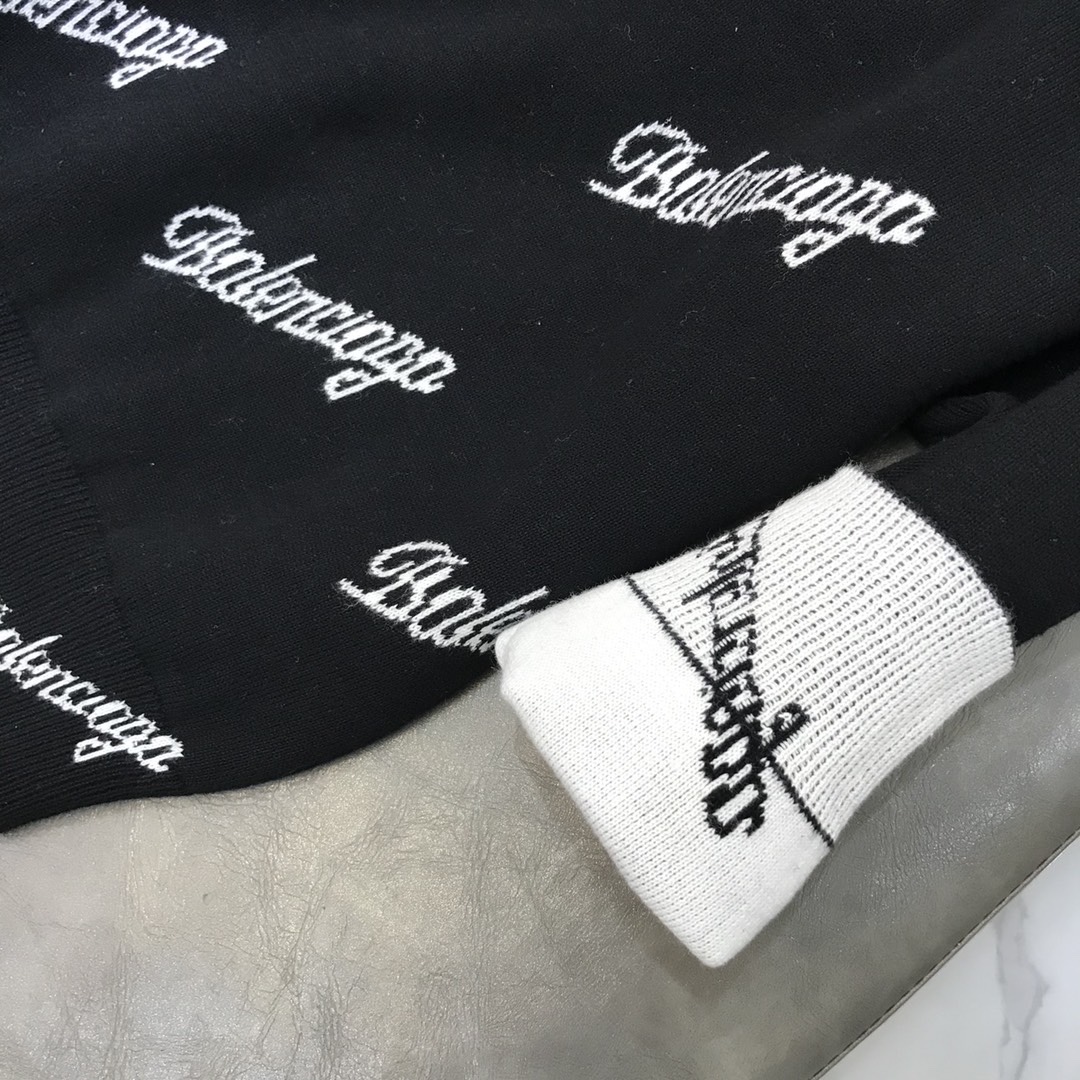 Balenciaga Sweatshirt Allover Logo in Black