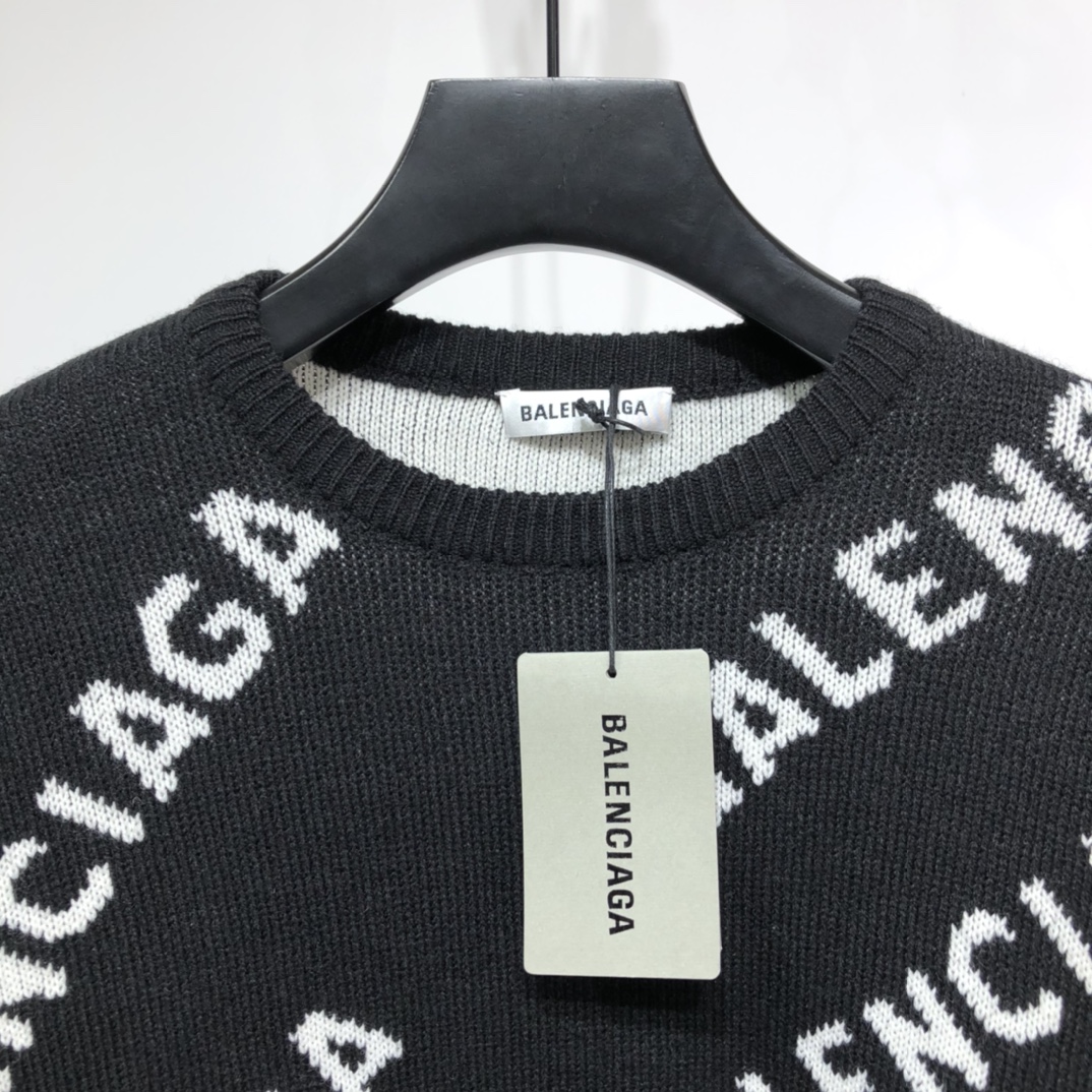 Balenciaga Sweatshirt Allover Logo in Black