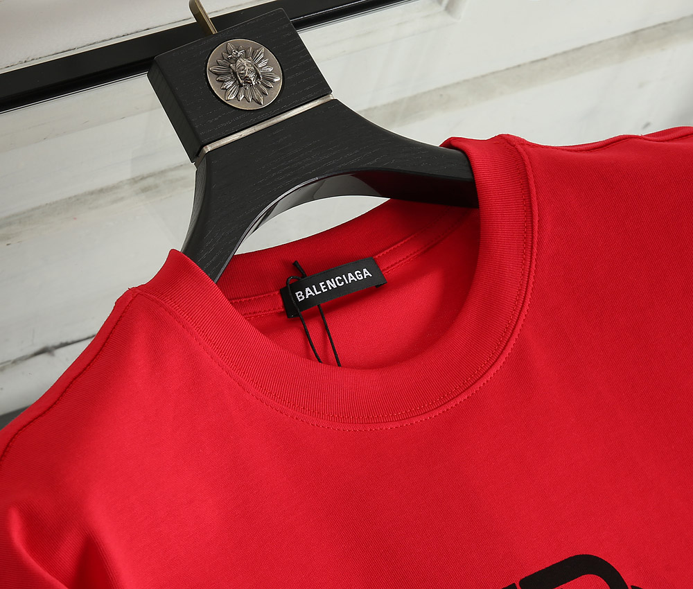 Balenciaga T-Shirt BB Chest in Red