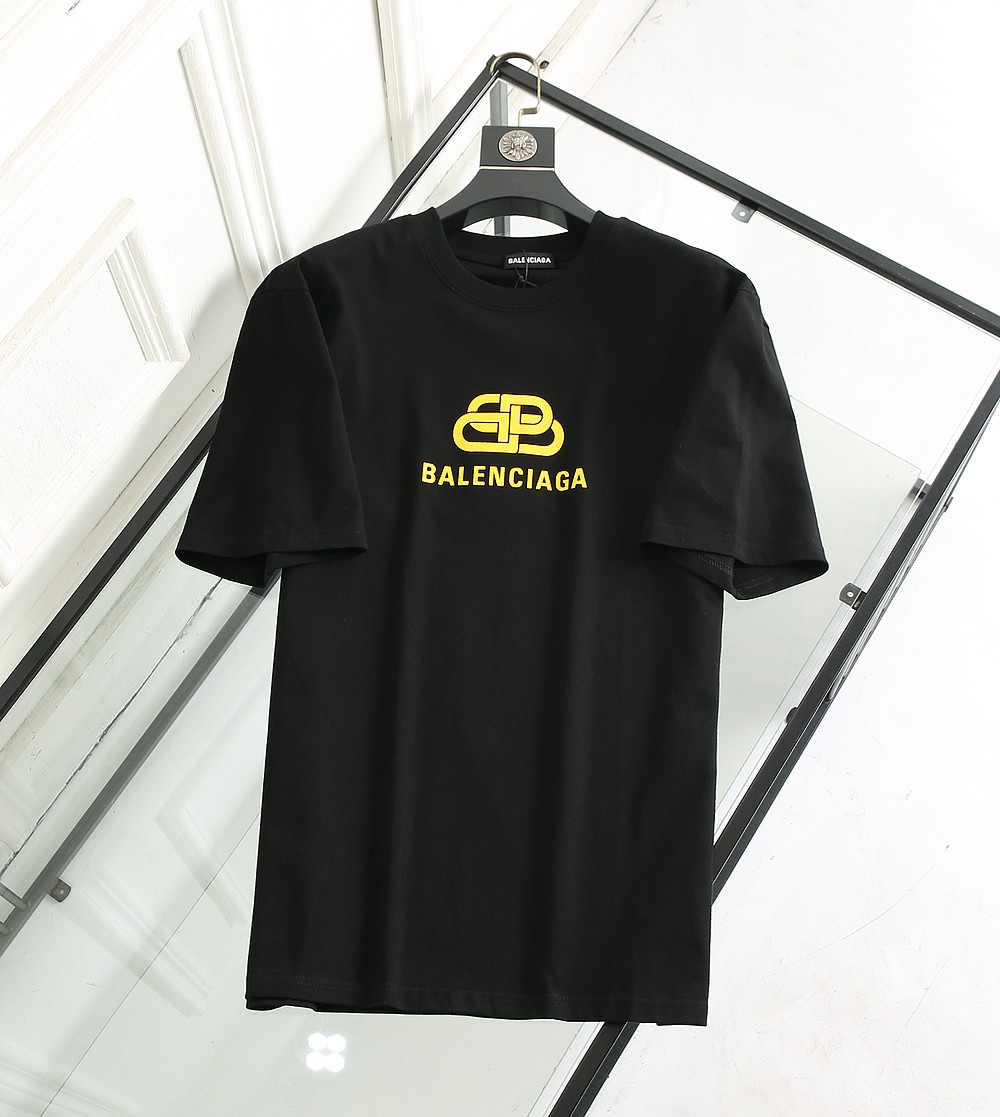 Balenciaga T-Shirt BB Chest in Black