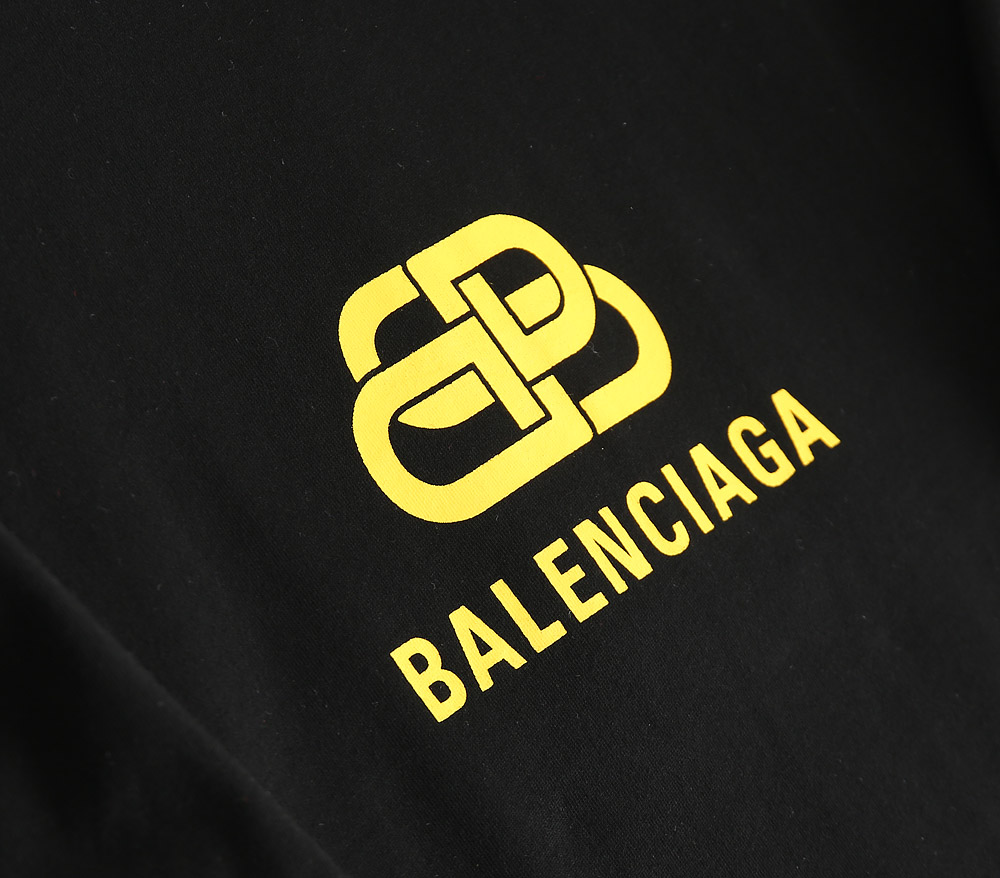 Balenciaga T-Shirt BB Chest in Black