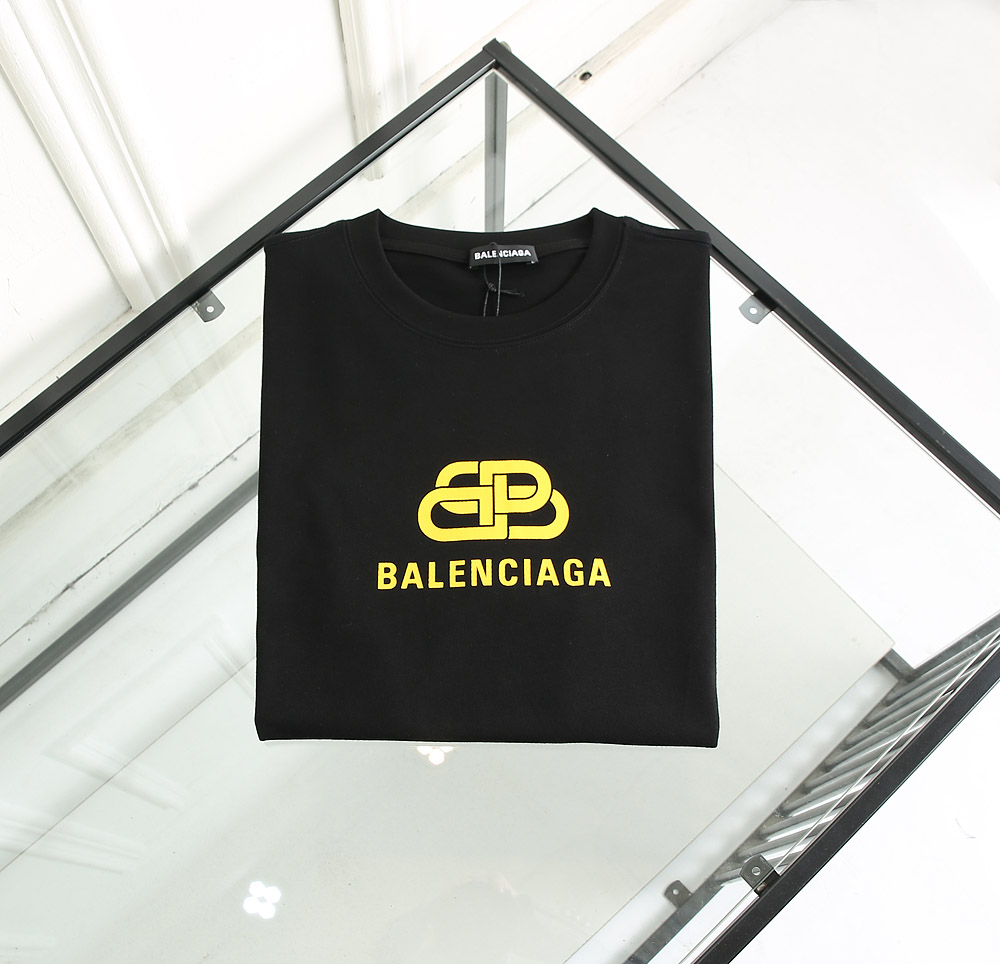 Balenciaga T-Shirt BB Chest in Black