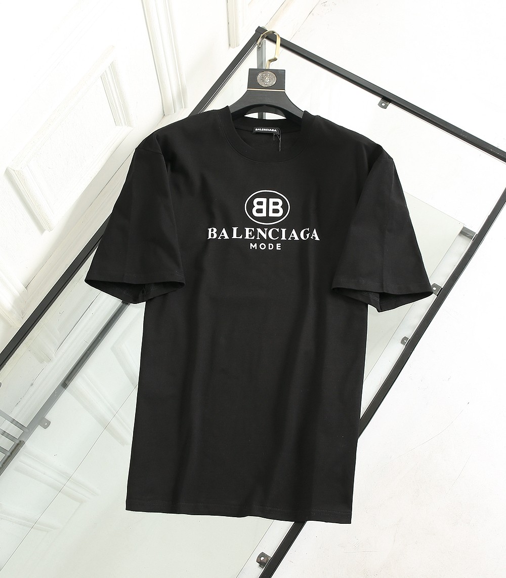 Balenciaga T-Shirt BB Chest in Black