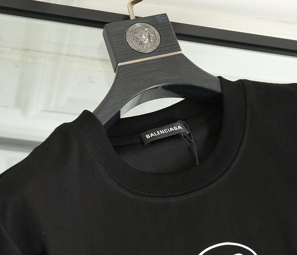 Balenciaga T-Shirt BB Chest in Black