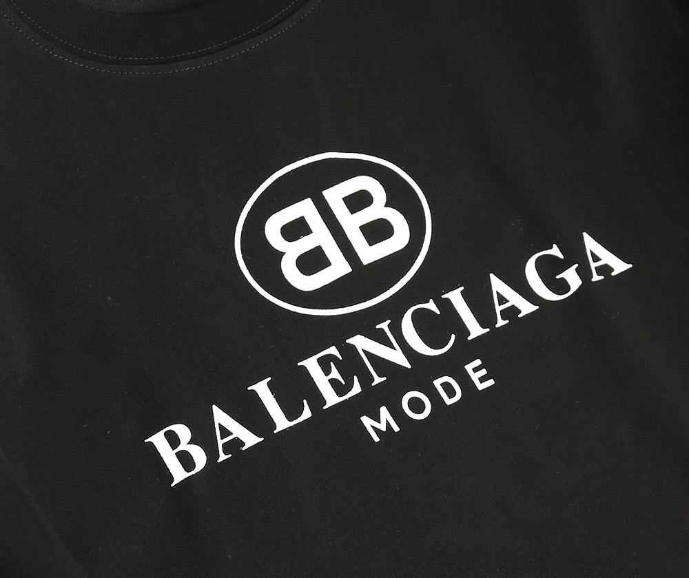 Balenciaga T-Shirt BB Chest in Black