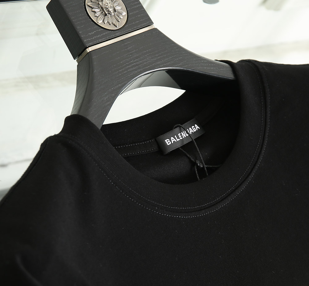 Balenciaga T-Shirt BB Chest in Black