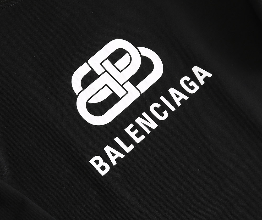 Balenciaga T-Shirt BB Chest in Black