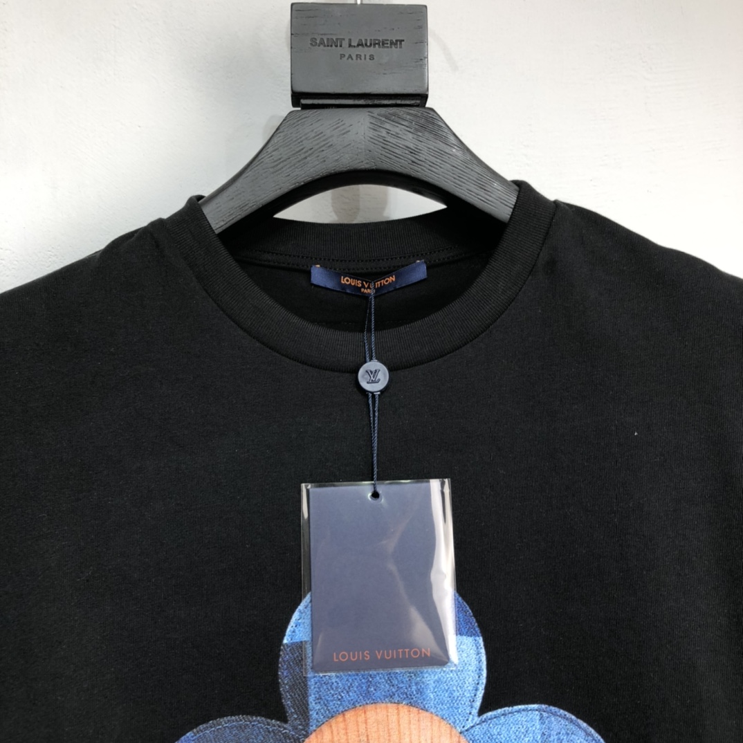 LV  2021 big V Tshirt