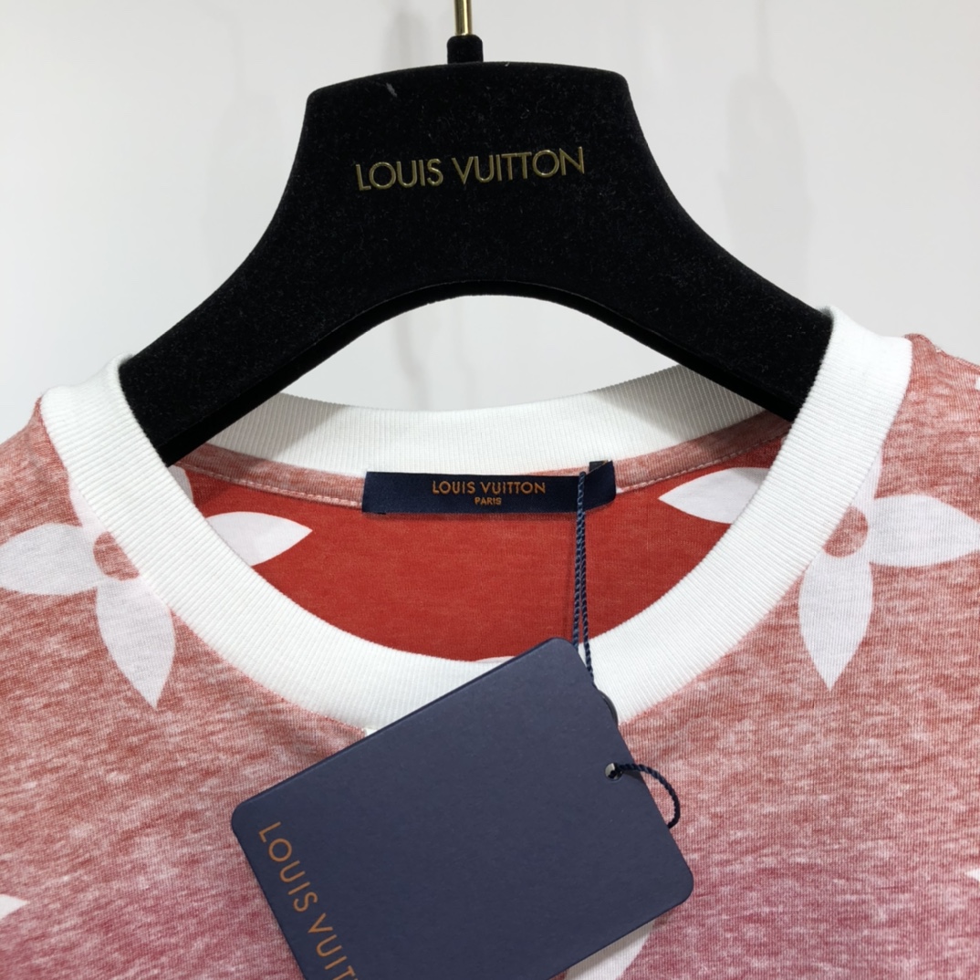 Louis Vuitton T-shirt Monogram Escale Printed