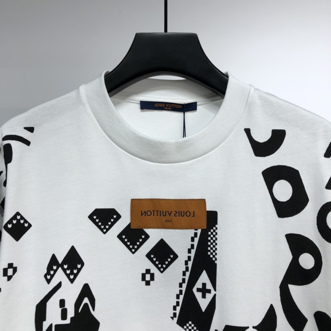 Louis Vuitton T-shirt Monogram Escale Printed