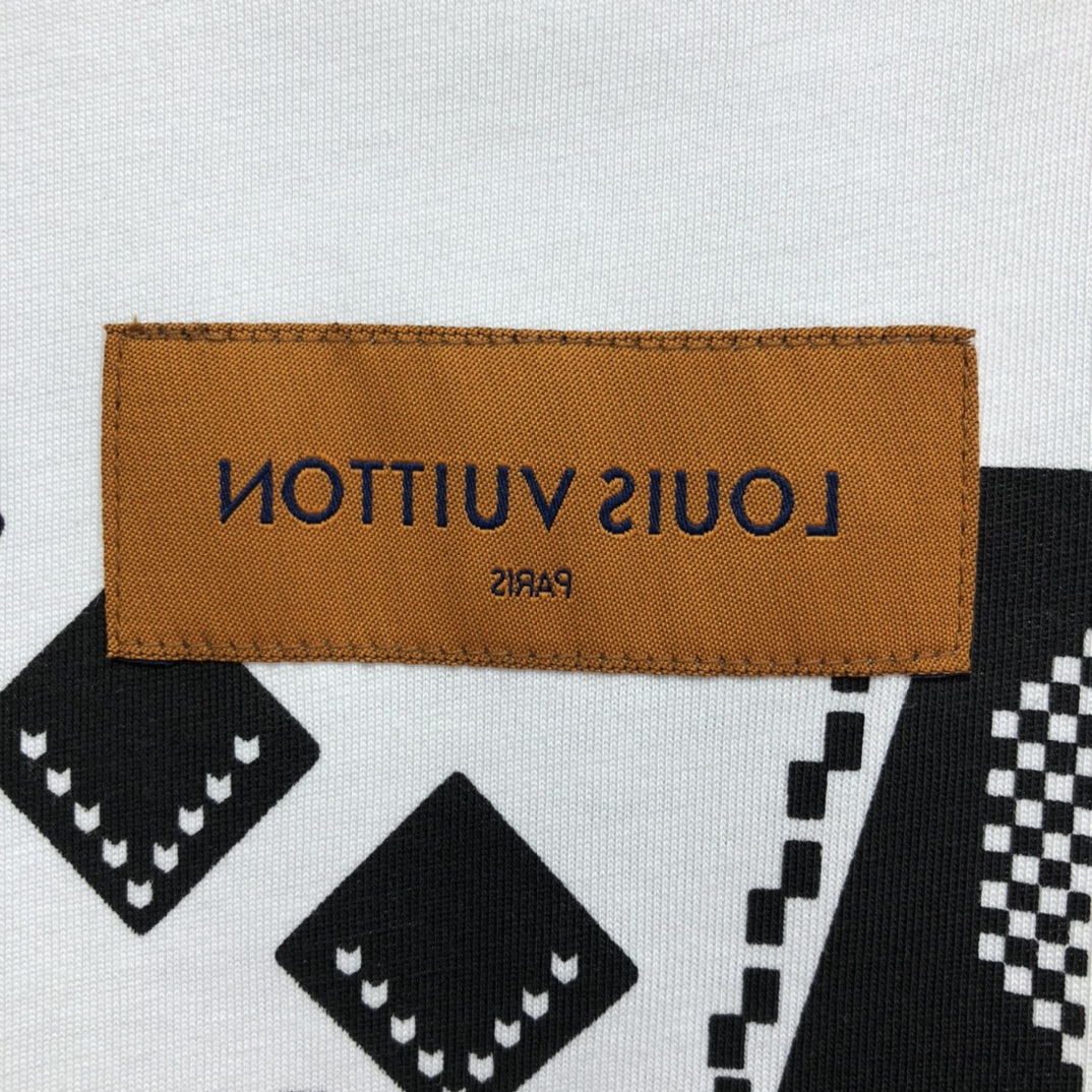 Louis Vuitton T-shirt Monogram Escale Printed