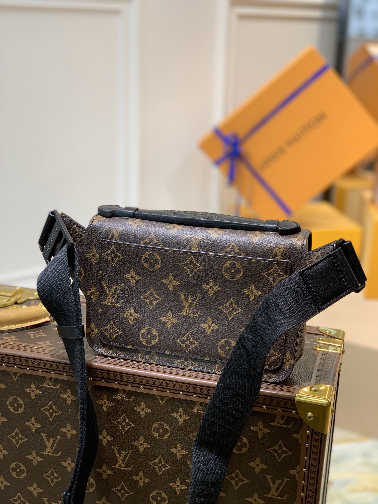 Louis Vuitton S Lock Sling Handbags 