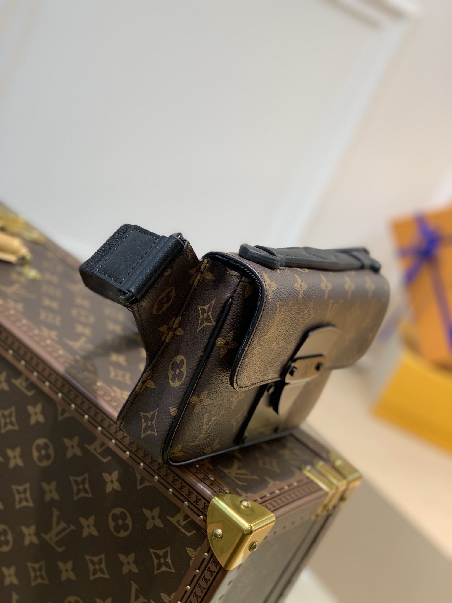 Louis Vuitton S Lock Sling Handbags 