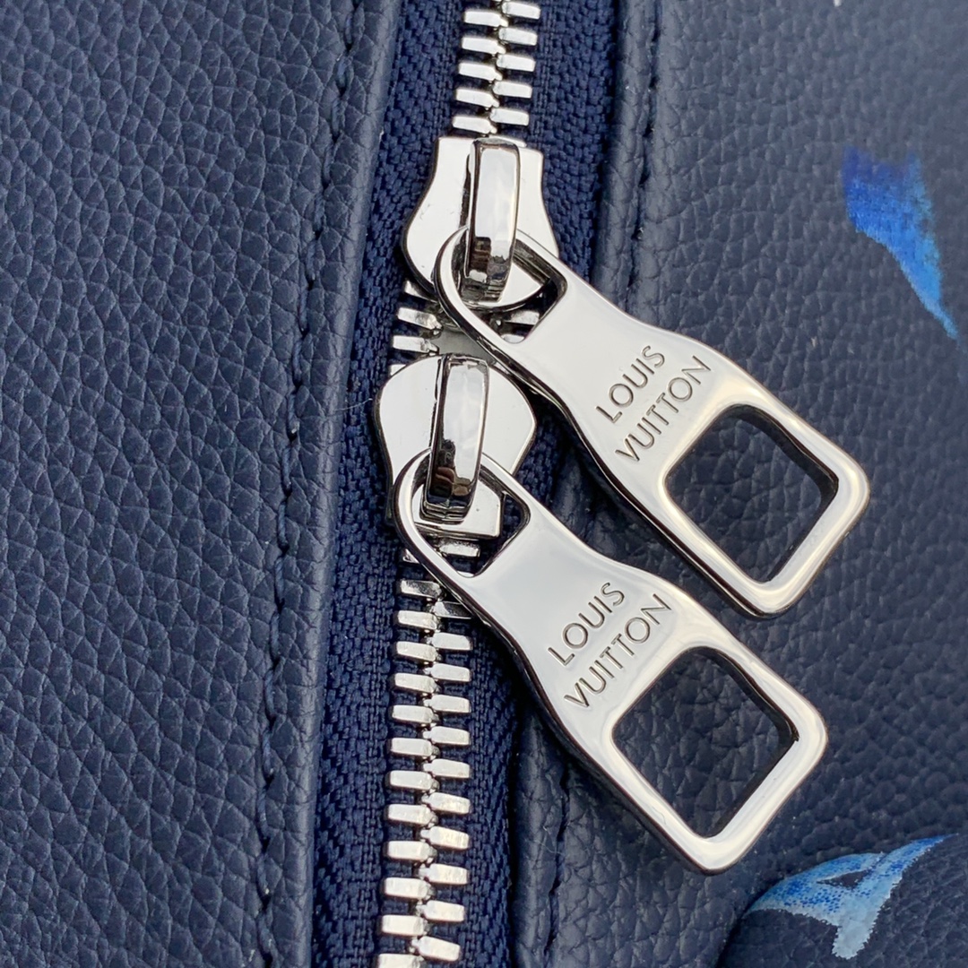 Louis Vuitton Multipocket Handbags 