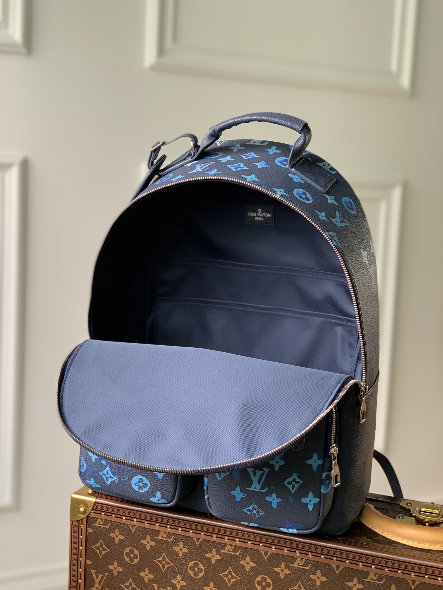 Louis Vuitton Multipocket Handbags 