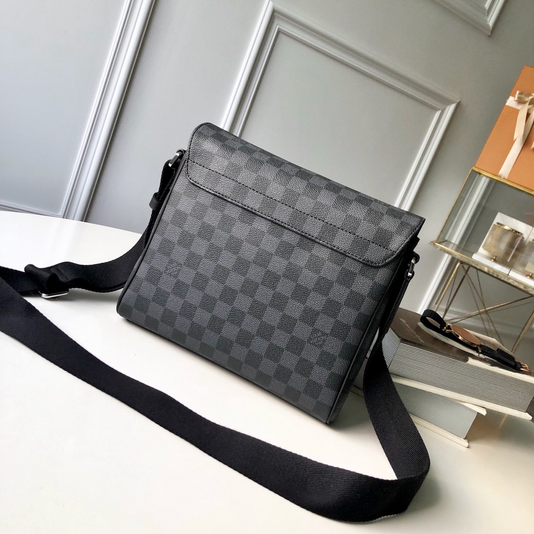 Louis Vuitton District Handbags 