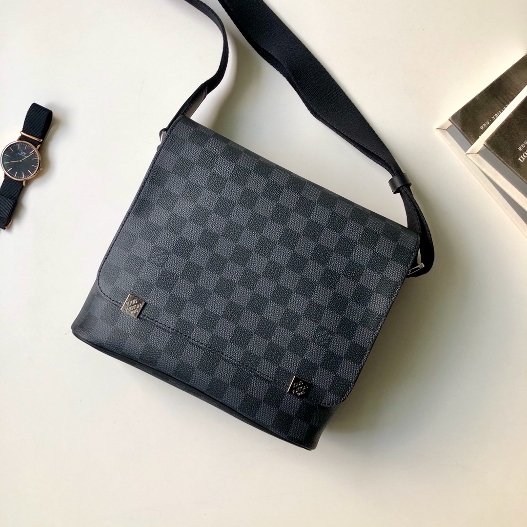 Louis Vuitton District Handbags 