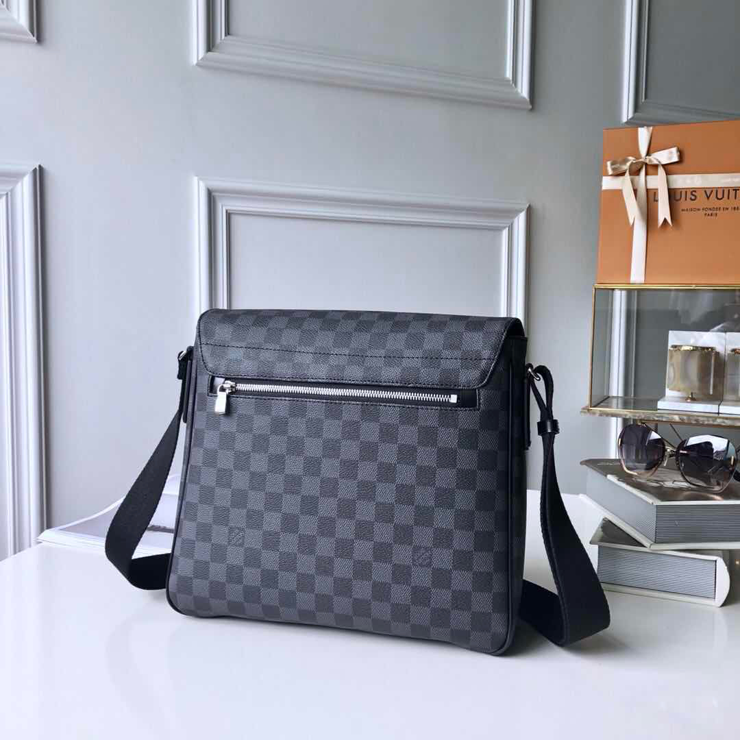 Louis Vuitton District Handbags 