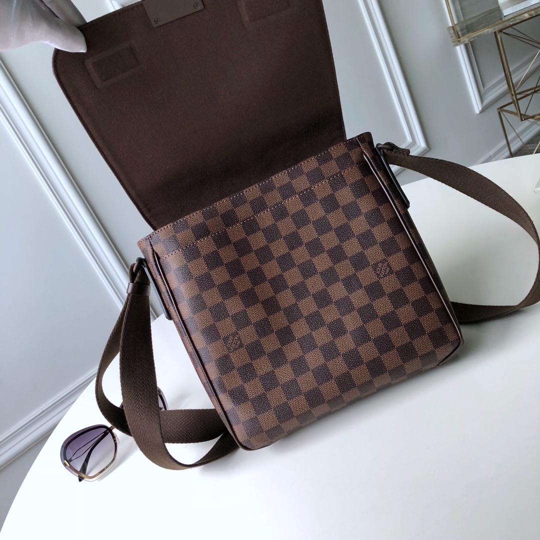Louis Vuitton District Handbags 
