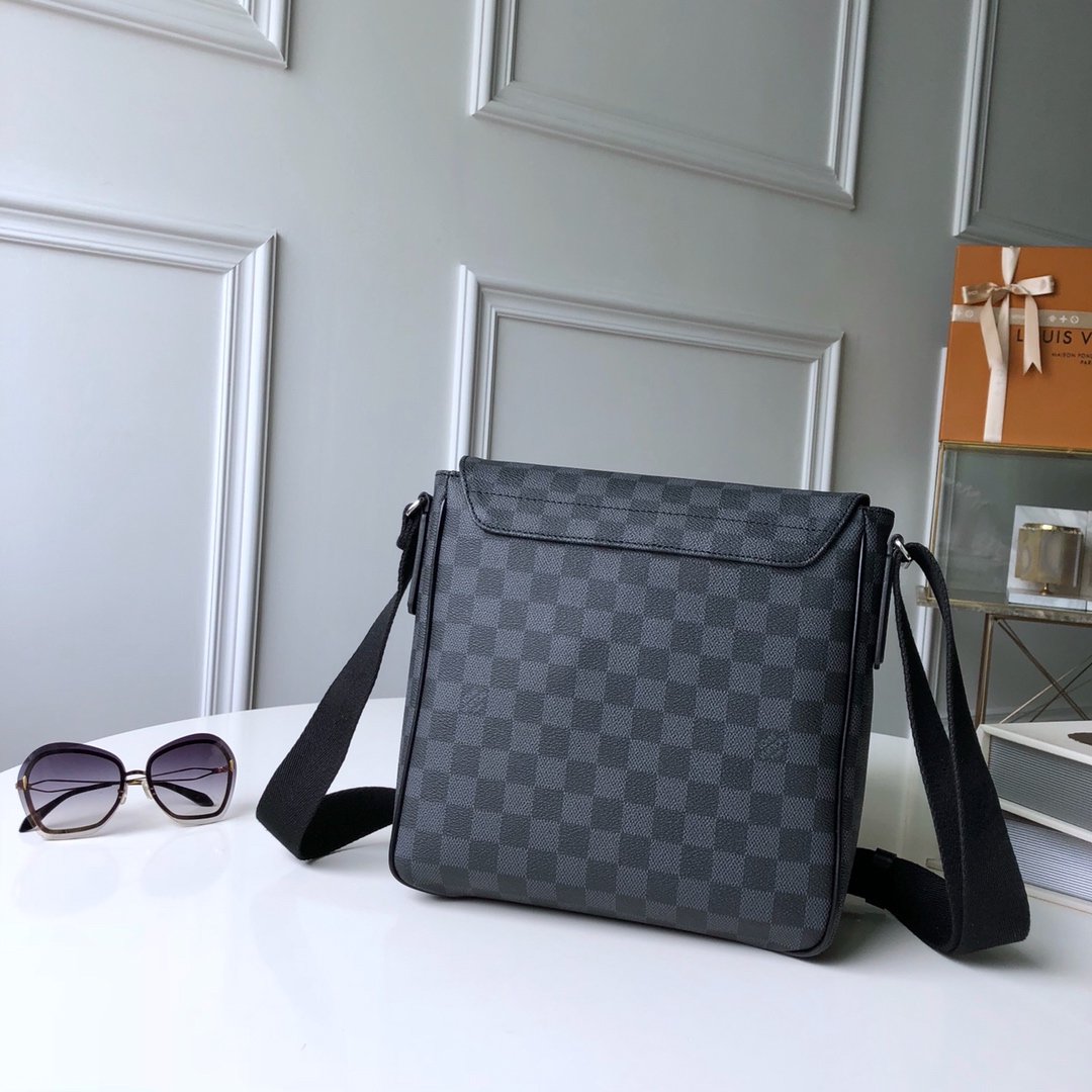 Louis Vuitton District Handbags 