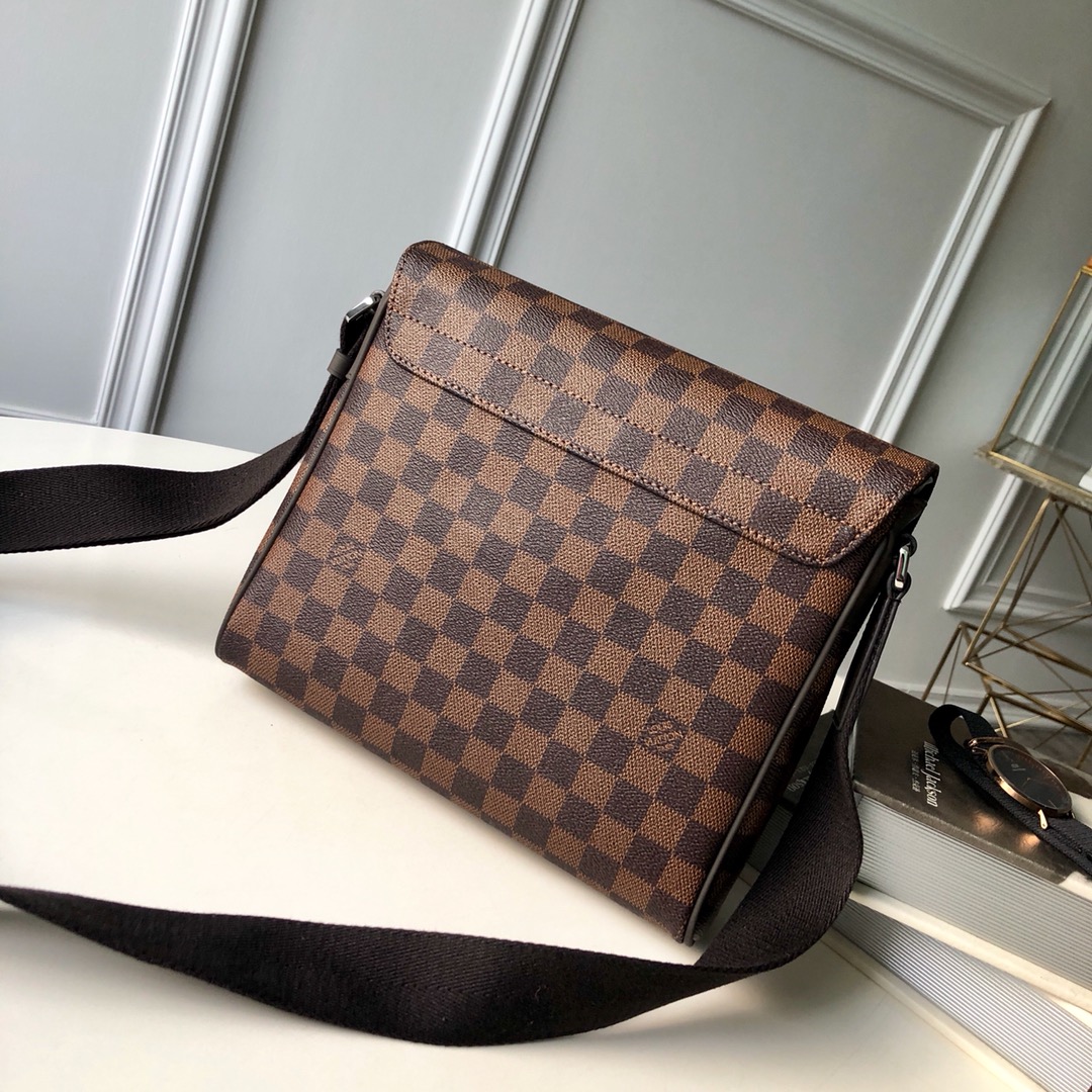 Louis Vuitton District Handbags 