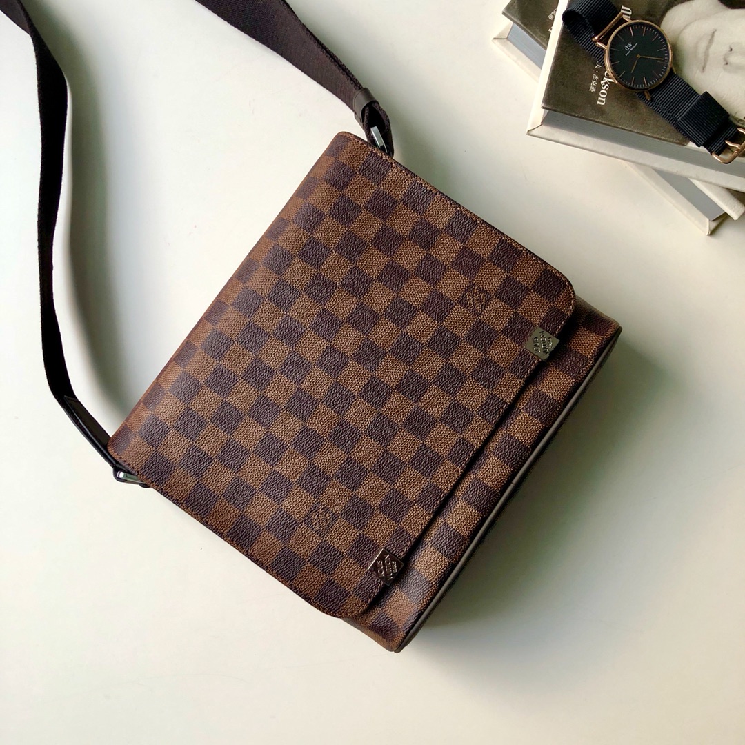 Louis Vuitton District Handbags 