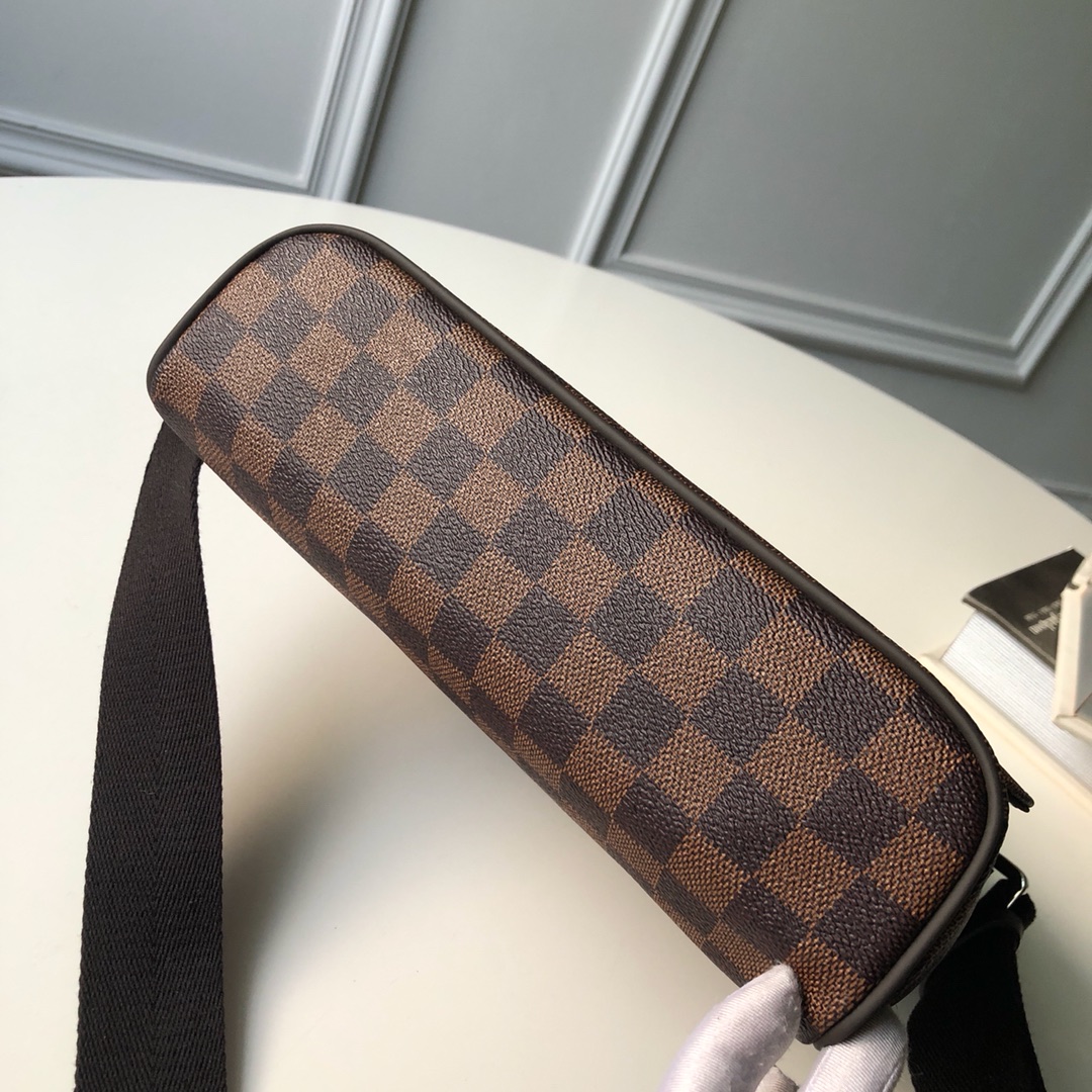 Louis Vuitton District Handbags 