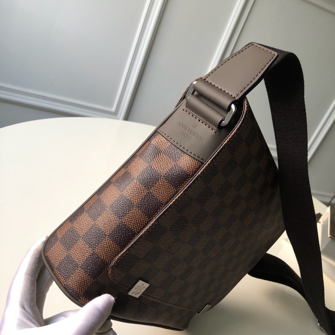 Louis Vuitton District Handbags 