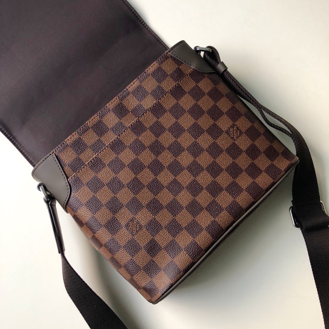 Louis Vuitton District Handbags 