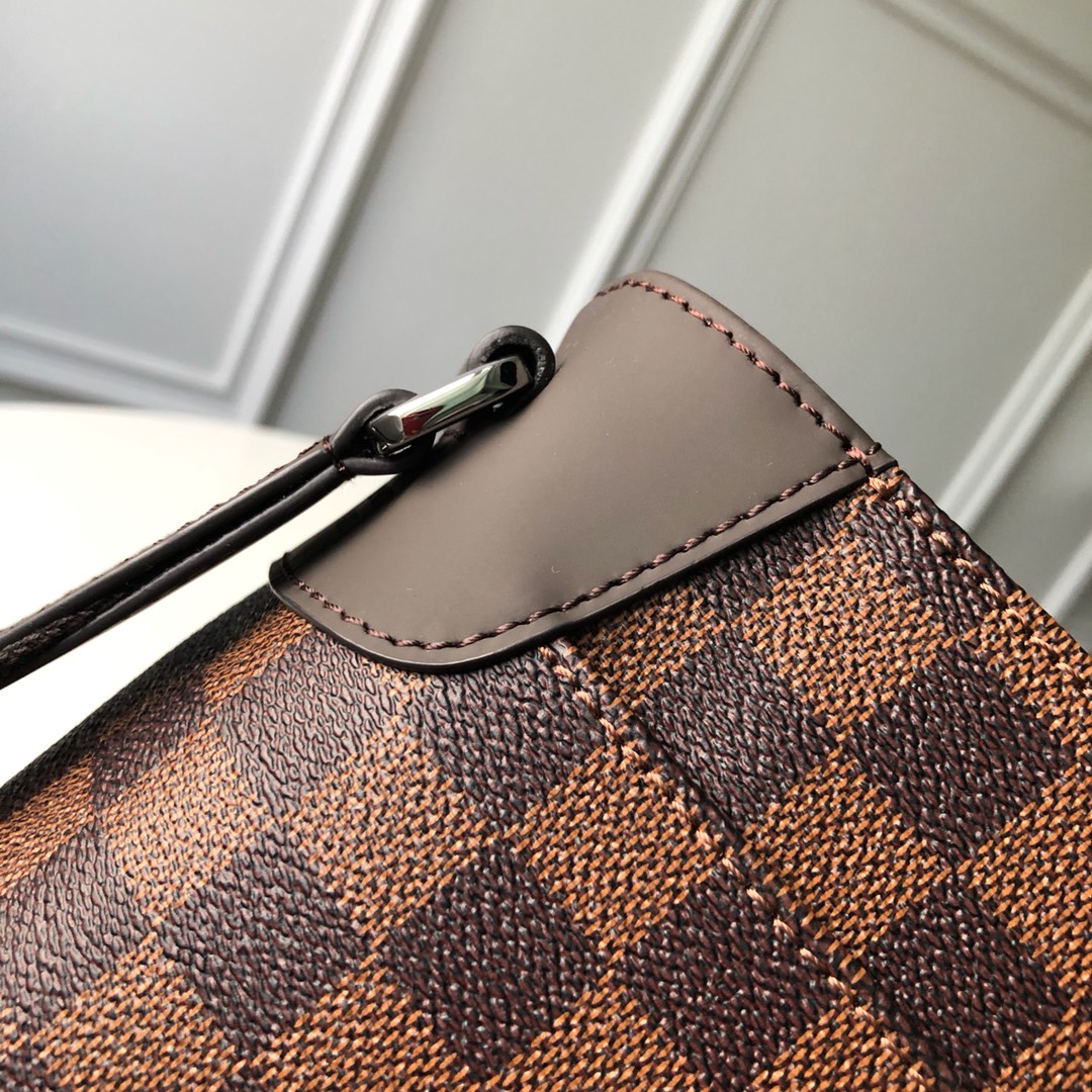 Louis Vuitton District Handbags 