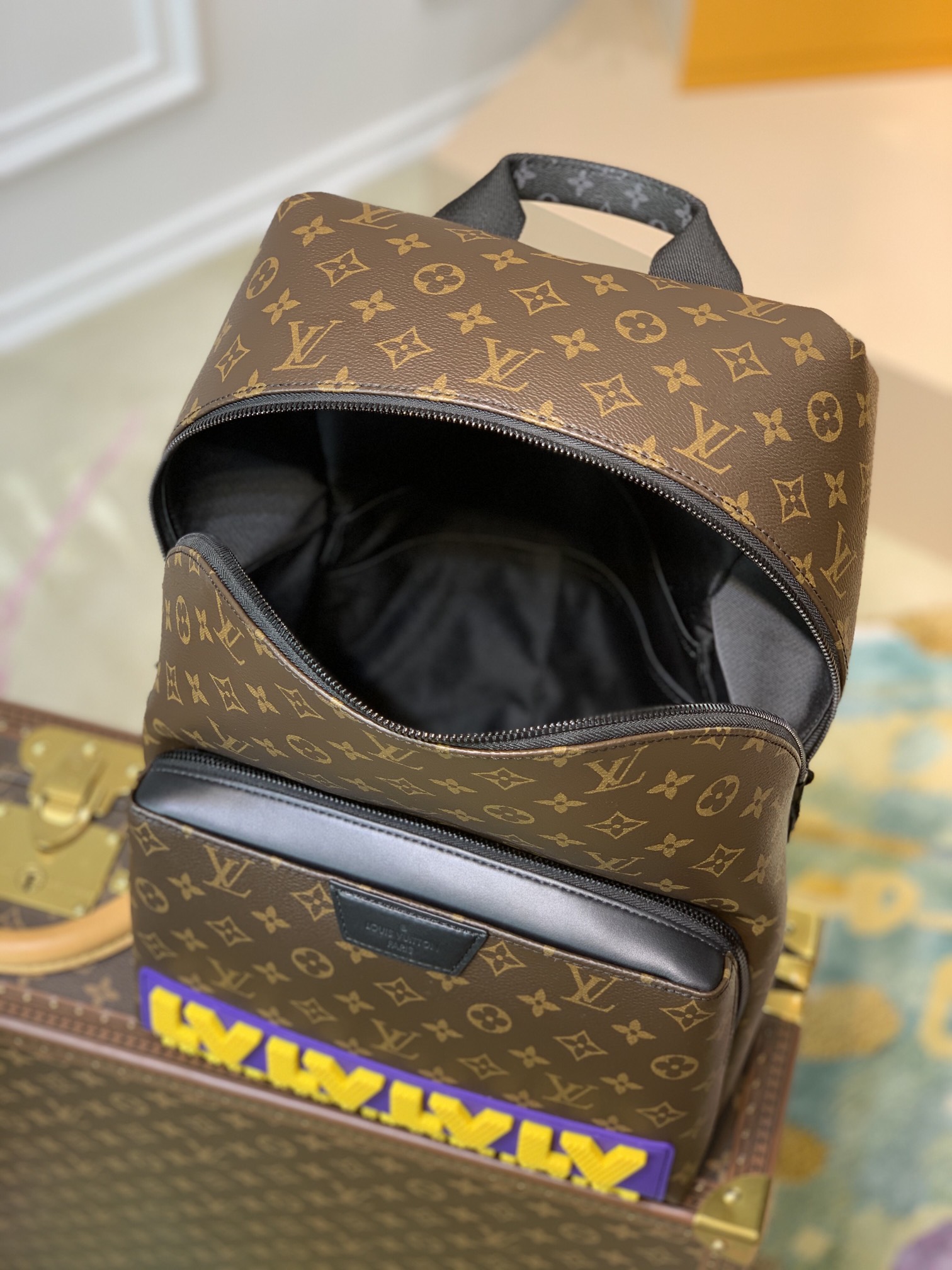 Louis Vuitton Discovery Handbags 