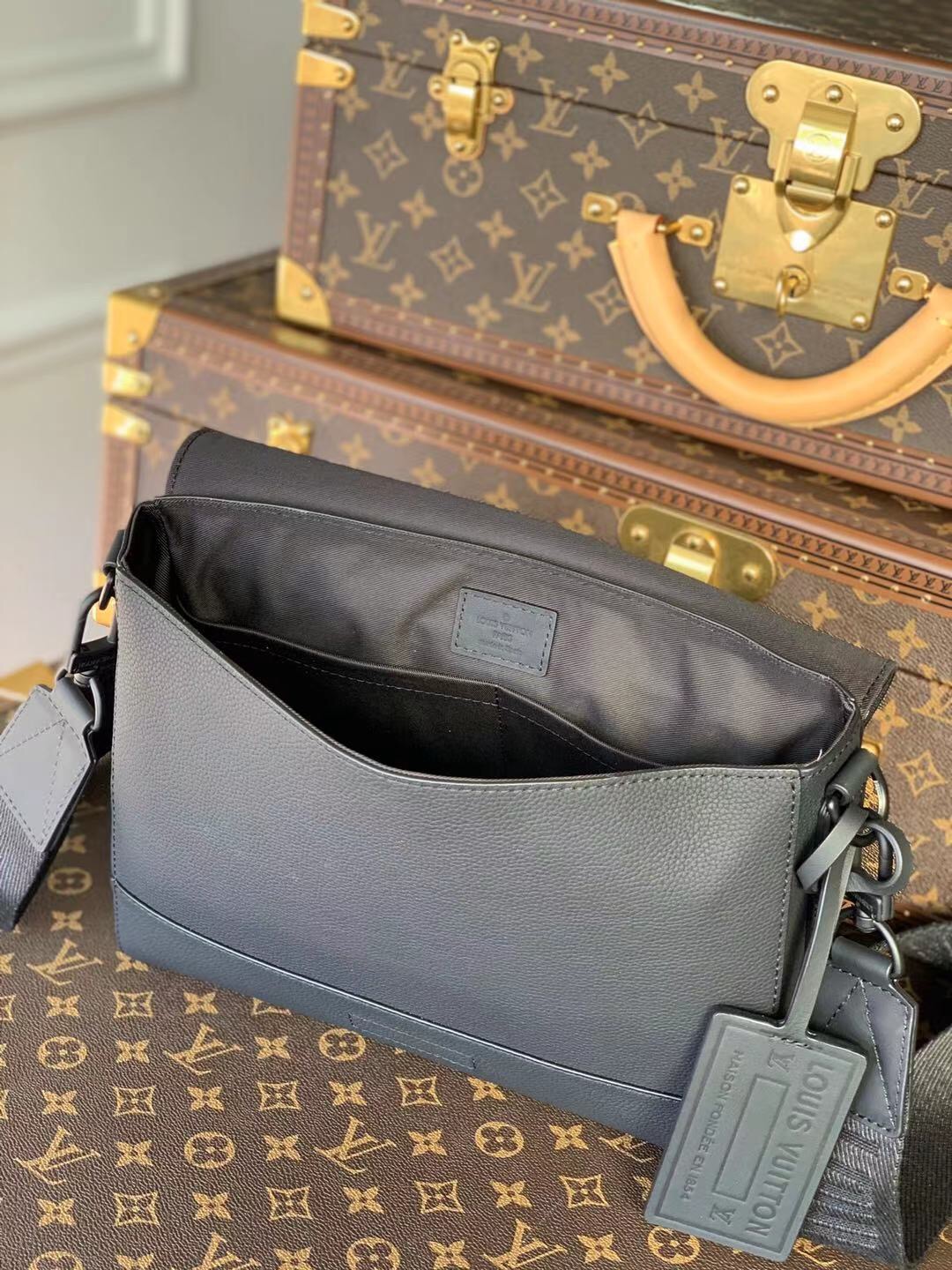 Louis Vuitton Aerogram Handbags 