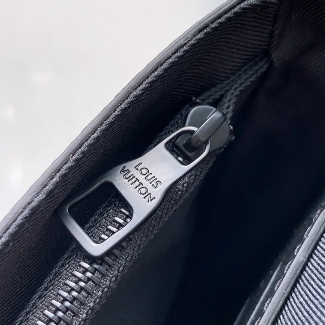 Louis Vuitton 2022 S Lock 4A Handbags M80560
