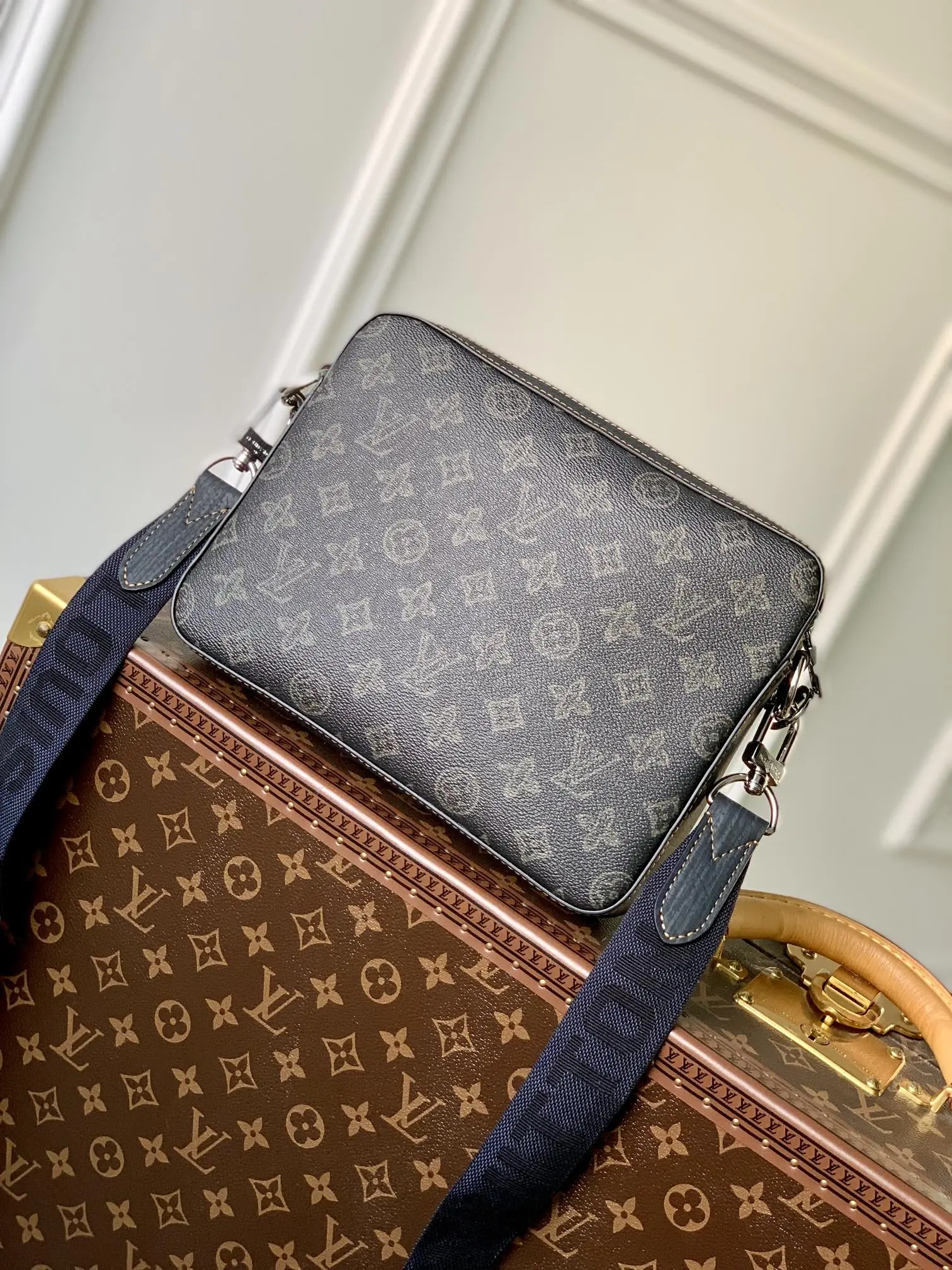 Louis Vuitton 2022 new sling bag