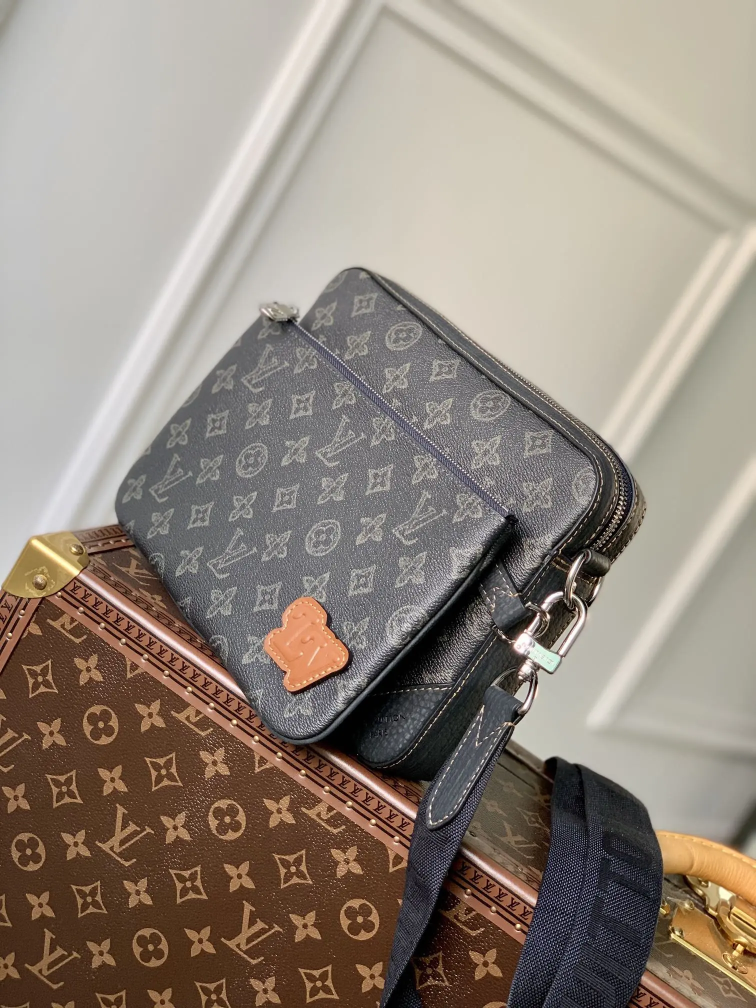 Louis Vuitton 2022 new sling bag