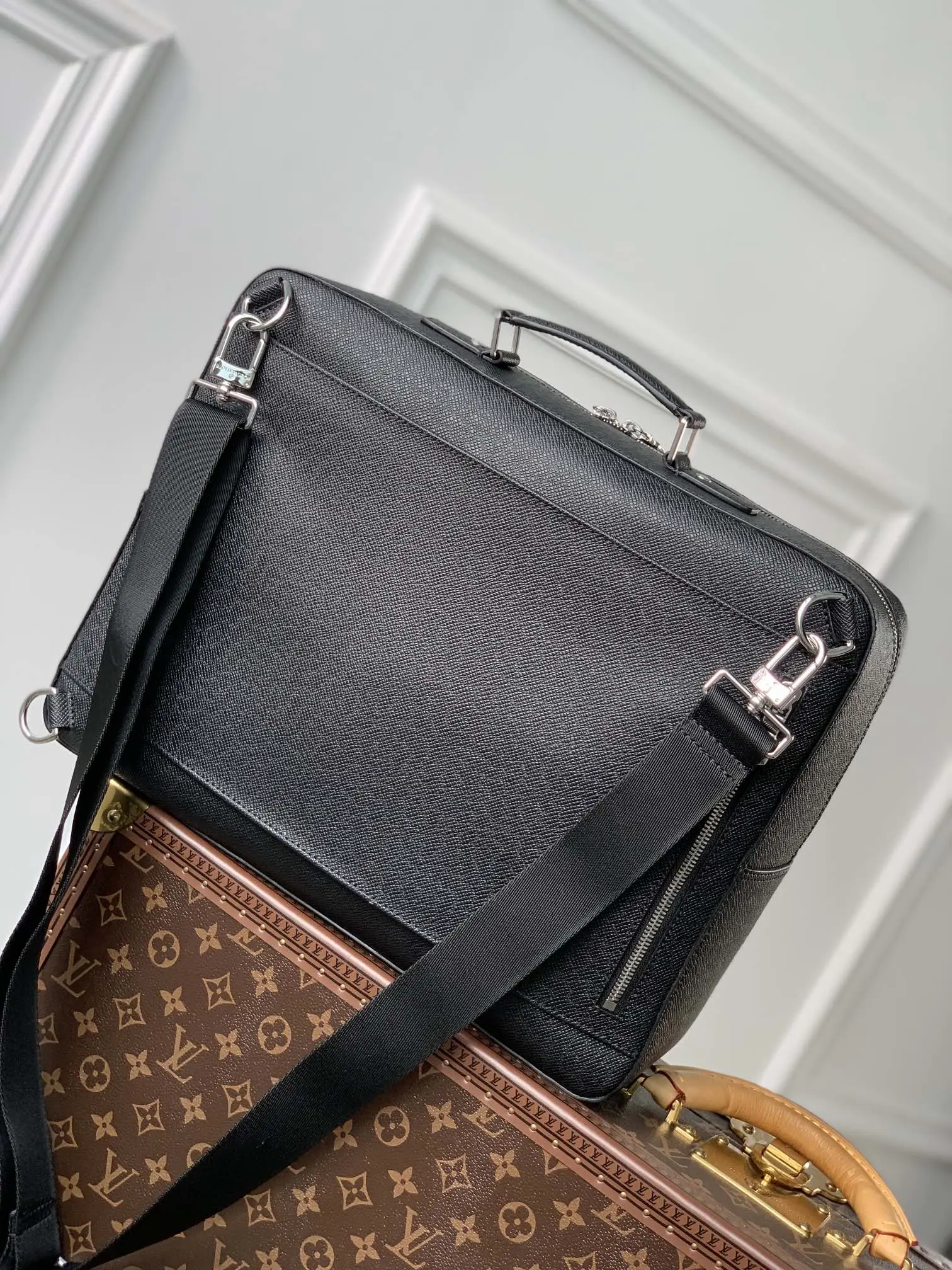 Louis Vuitton 2022 new sling bag