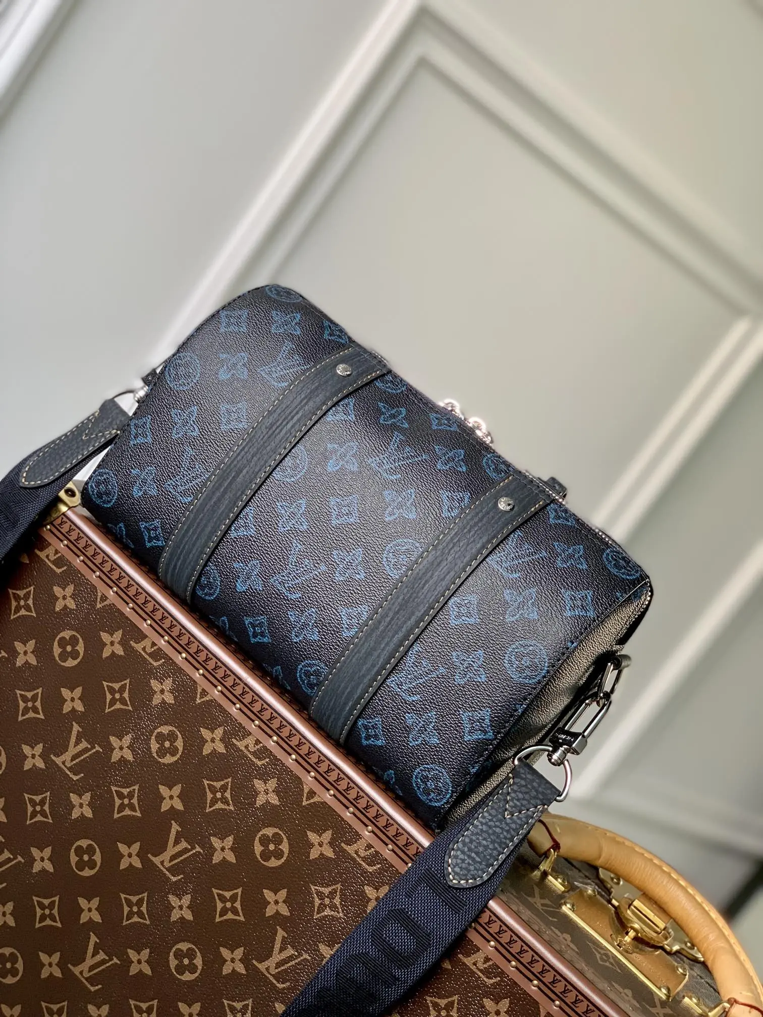 Louis Vuitton 2022 new sling bag