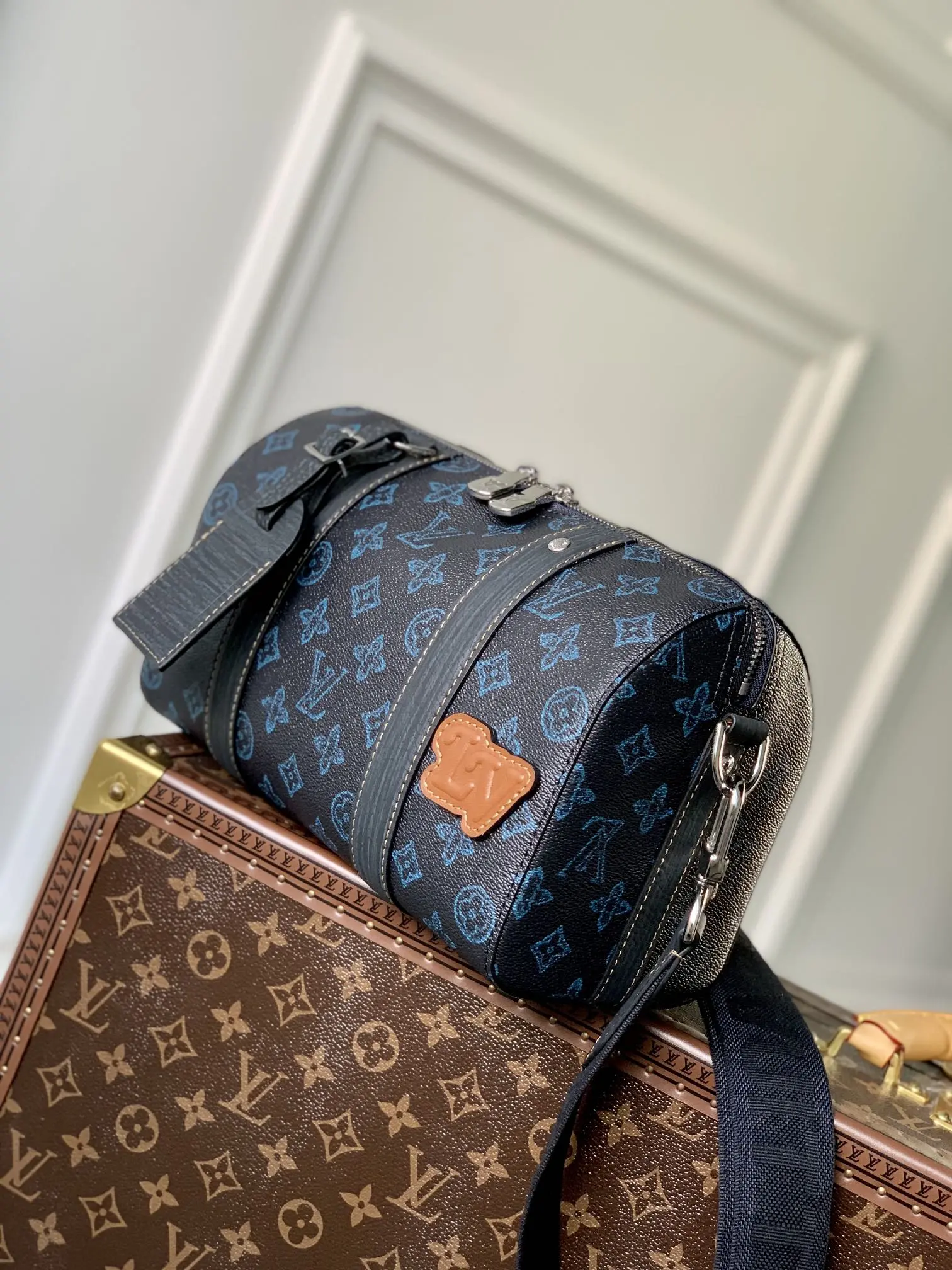 Louis Vuitton 2022 new sling bag