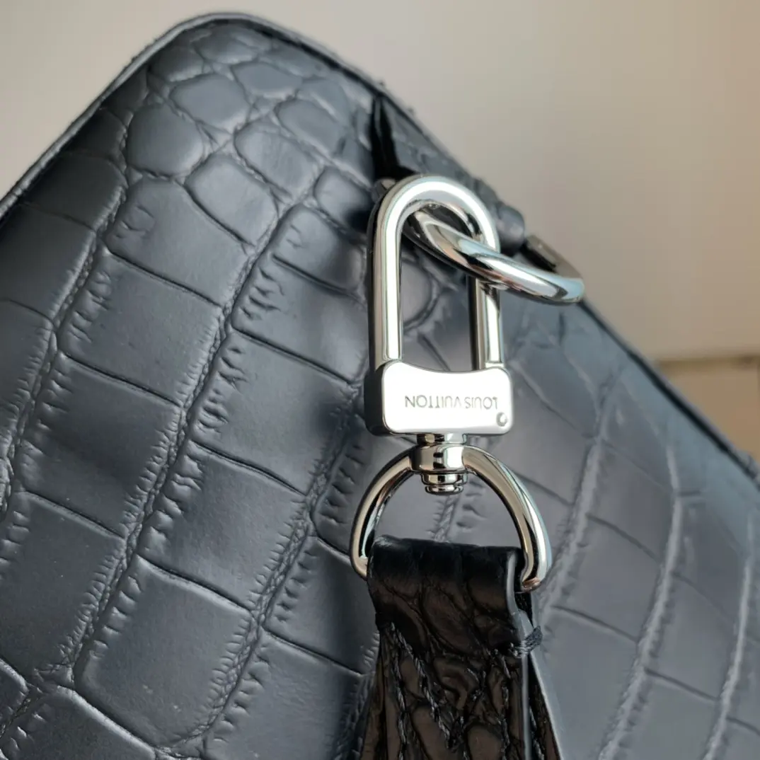 Louis Vuitton 2022 new messenger bag