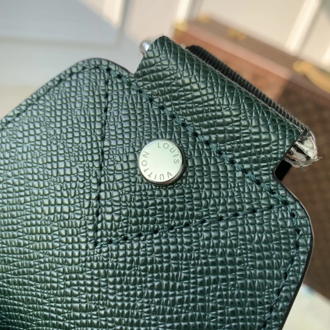 Louis Vuitton 2022 new messenger bag